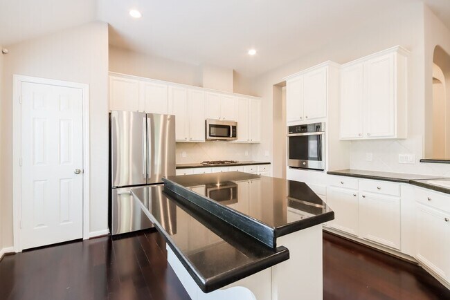 Foto del edificio - 1110 Bringewood Chase Dr