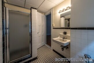 Building Photo - 62 Boylston St