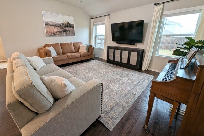 Family Room - 1640 Forest Dr