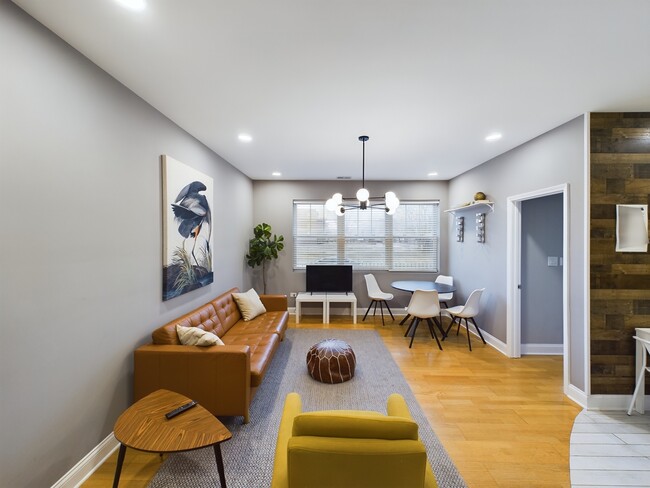 Foto del edificio - 1322 E 62nd St