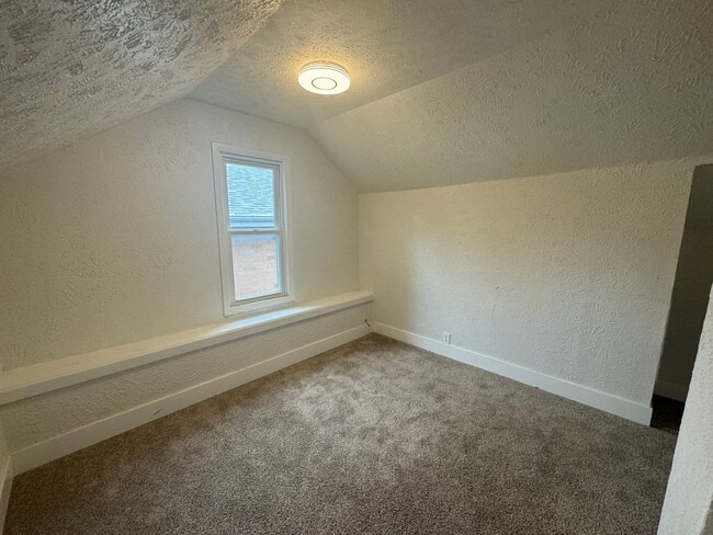 Foto del edificio - Centrally located 4 bedroom 1 bath
