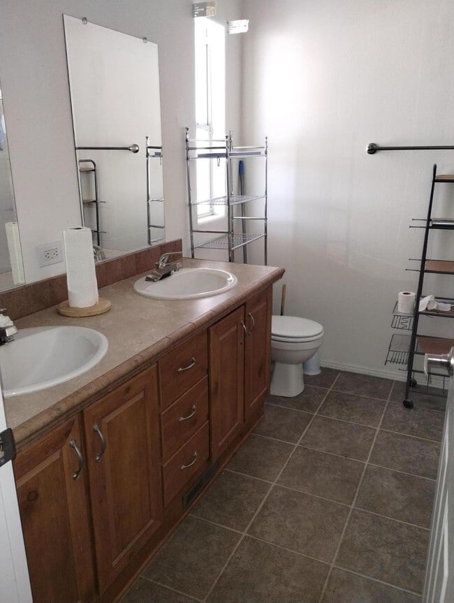 Foto del edificio - 7300 N 51st Ave