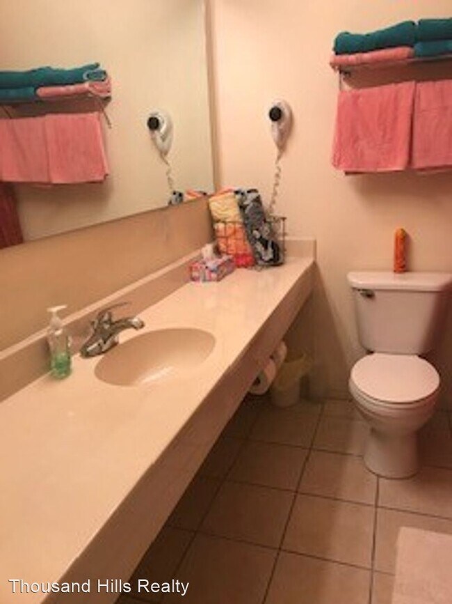 Building Photo - 1 br, 1 bath House - 1001 Golf Drive #11