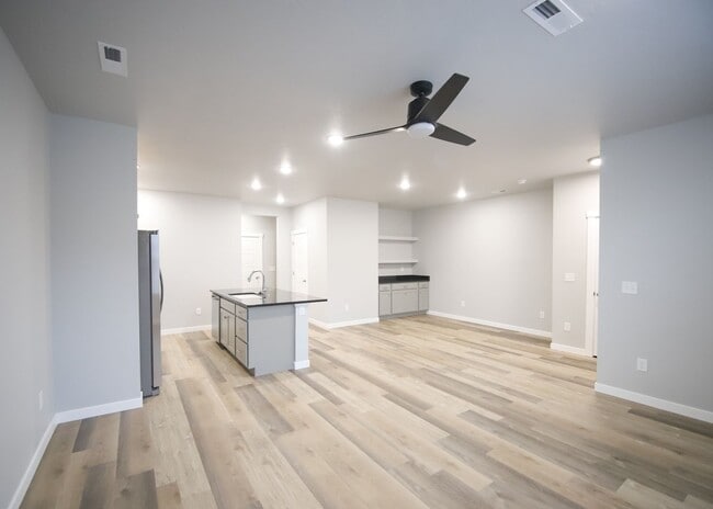 Building Photo - Baraya Townhomes: Modern Townhomes for Rent in Meridian, ID