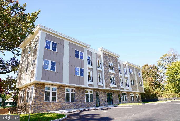 1237 Lancaster Ave Unit 3  