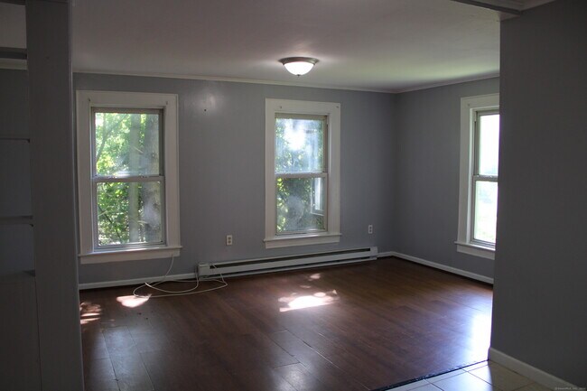 Foto del edificio - 217 N Main St