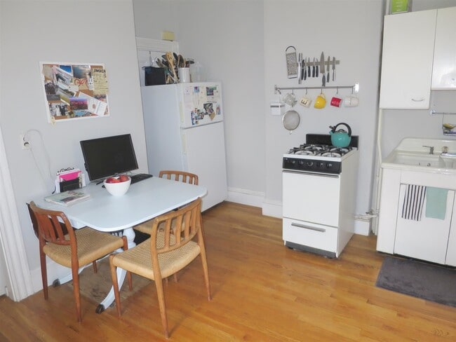 Building Photo - 145 Orchard St