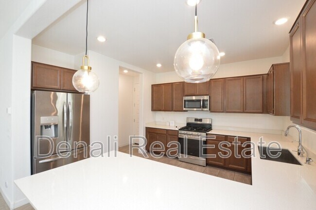 Building Photo - 1213 E Weatherby Way