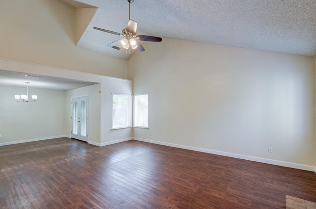 Building Photo - 1761 E Jordan Ave
