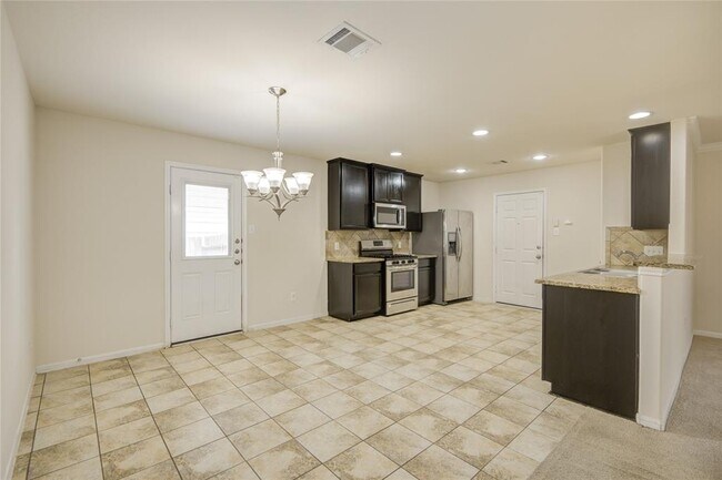 Foto del edificio - 2111 Denridge Dr