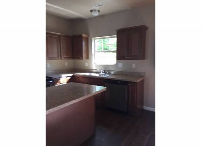 Foto del edificio - 659 MItchell Ave