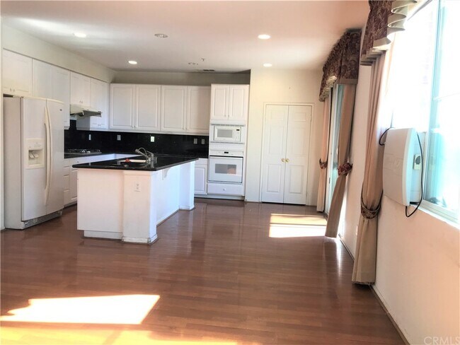 Foto del edificio - 16295 Magnolia Way