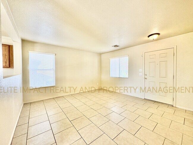 Foto del edificio - 2324 S Mcconnell Dr