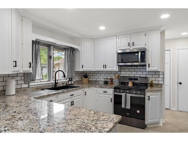 Foto del edificio - 1424 Vista Ln SW