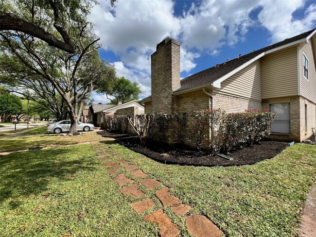 Building Photo - 21339 Park Mt Dr