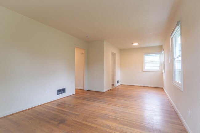 Building Photo - 5412-5420-5420 NE 9th Ave