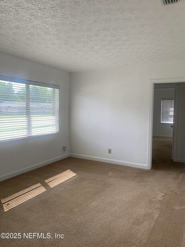 Foto del edificio - 5780 Cedar Forest Dr E