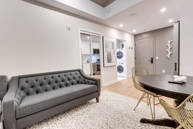 Building Photo - 742 Rue William