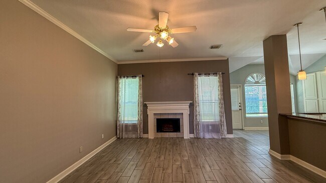 Foto del edificio - 7319 Mountain Valley Dr