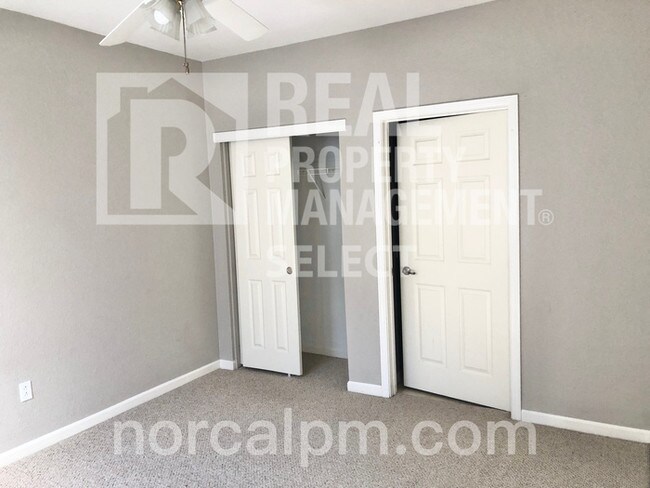 Building Photo - 2 Bed / 2 Bath Condo in Elk Grove!