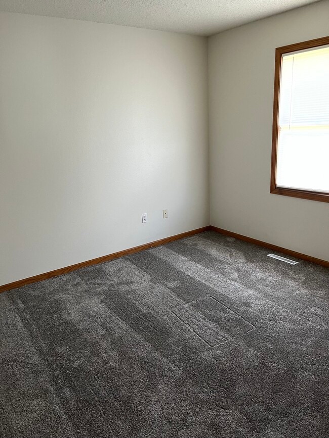 Building Photo - 2006 Stratford Ct