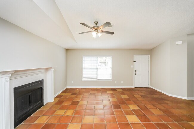 Foto del edificio - 7203 Atterbury Cir E