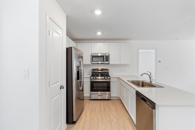 Building Photo - 252 Sambre St