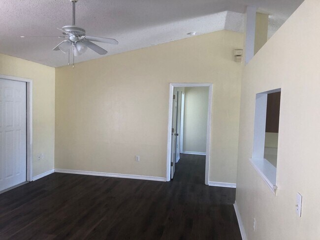 Building Photo - 3/2/2 Close to shopping and 415.  Open hou...