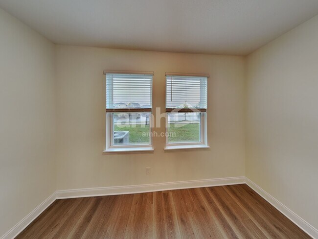 Foto del edificio - 5709 Oesterle Rd