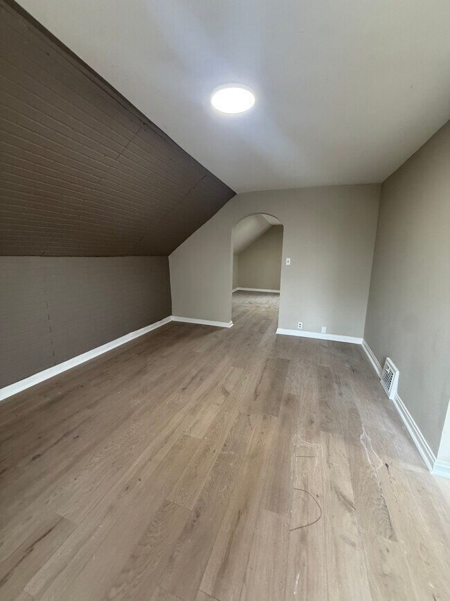 Foto del edificio - 6523 Lederer Ave