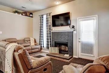 Building Photo - 207 Woodcreek Dr
