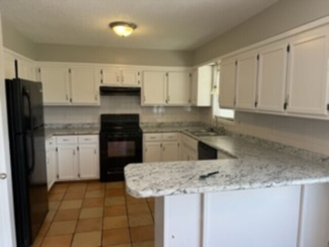 Foto del edificio - 20380 Simmons Rd