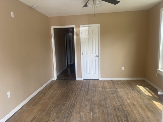 Building Photo - 5165 Washington Ave