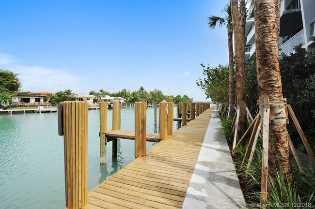 Foto del edificio - 9940 W Bay Harbor Dr