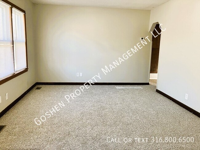 Building Photo - Adorable Updated 3 Bedroom Home