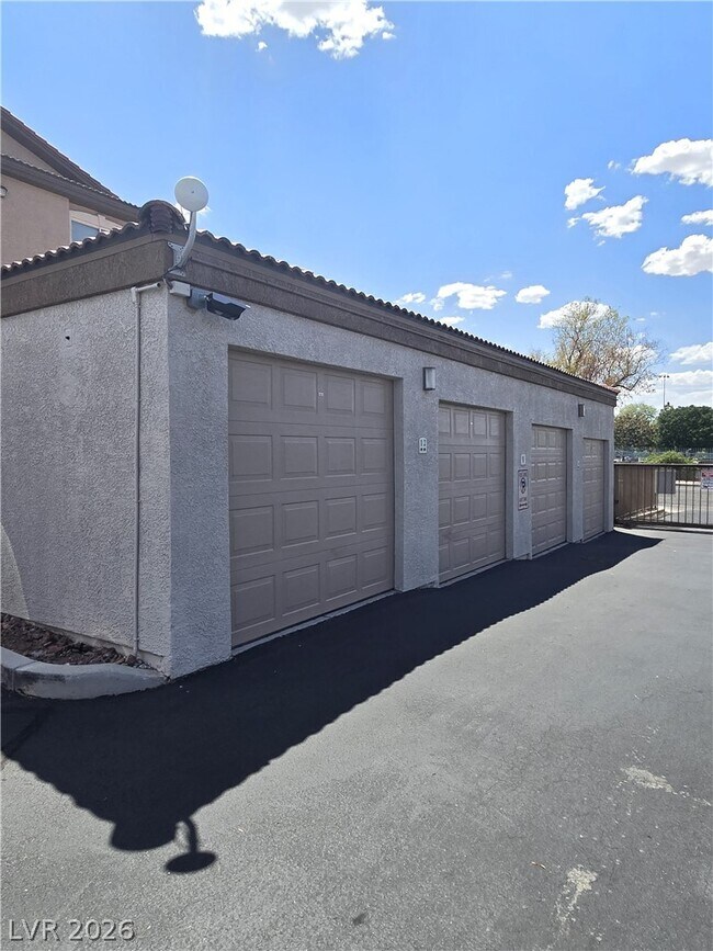 Foto del edificio - 2305 W Horizon Ridge Pkwy