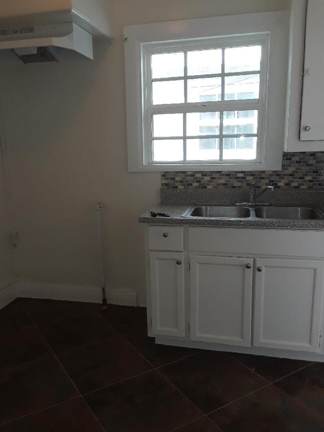 Foto del edificio - 1660 1/2 Murchison St