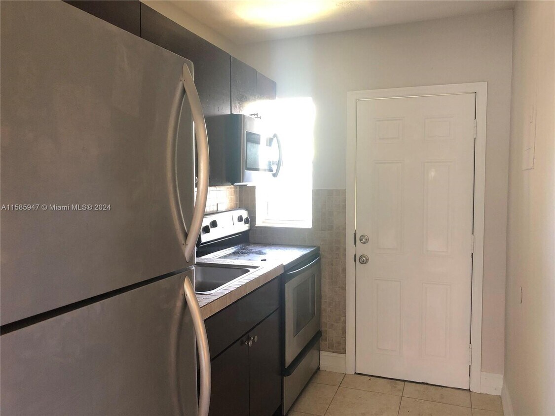 Primary Photo - 2821 NW 12th Ct