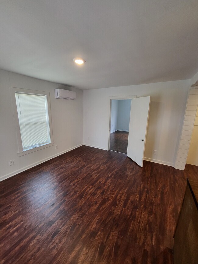 Foto del edificio - 1000 N Poplar St