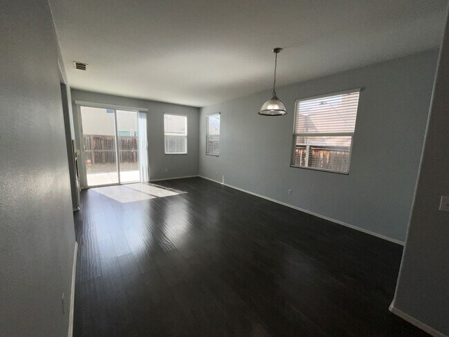 Foto del edificio - Charming, 1-story home close to Hwy 15.