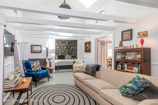 Foto del edificio - 16 Bakertown Rd