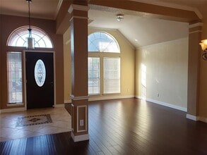 Building Photo - 10712 Red Cedar Dr