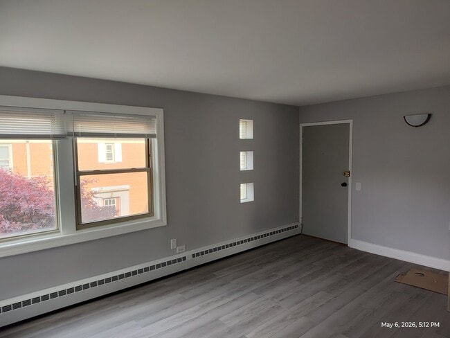 Building Photo - 2117 W Farragut Ave