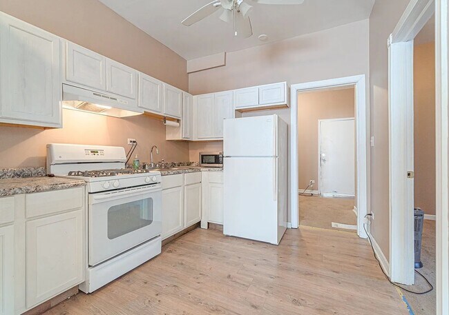 Foto del edificio - 1144 W 68th St