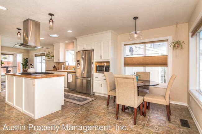 Foto del edificio - 3 br, 2 bath House - 3606 SW Reindeer Avenue