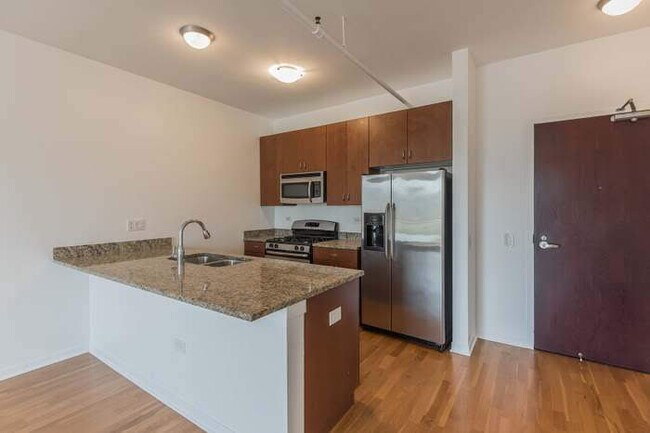 Foto del edificio - 437 W Division St