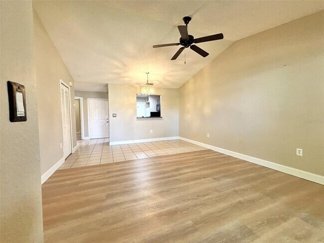 Foto del edificio - 3217 Queen Palms Ct