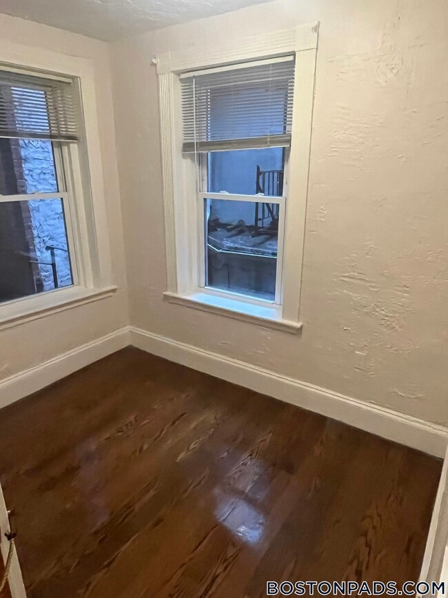 Foto del edificio - 4 Garden Ct St