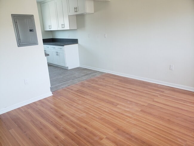Building Photo - 2309 S Ridgeley Dr