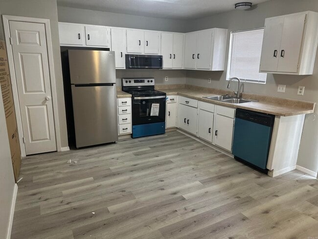 Building Photo - 7206 Stevenson Dr